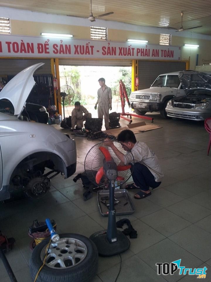 Dạy nghề sửa ô tô ở trung tâm