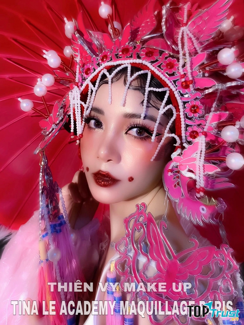 Trung tâm dạy trang điểm Tina Lê
