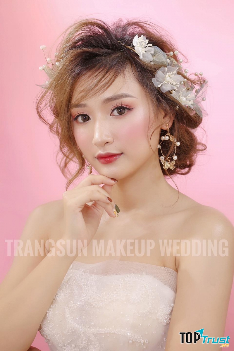 Phong cách trang điểm tự nhiên, mang hơi hướng Hàn Quốc