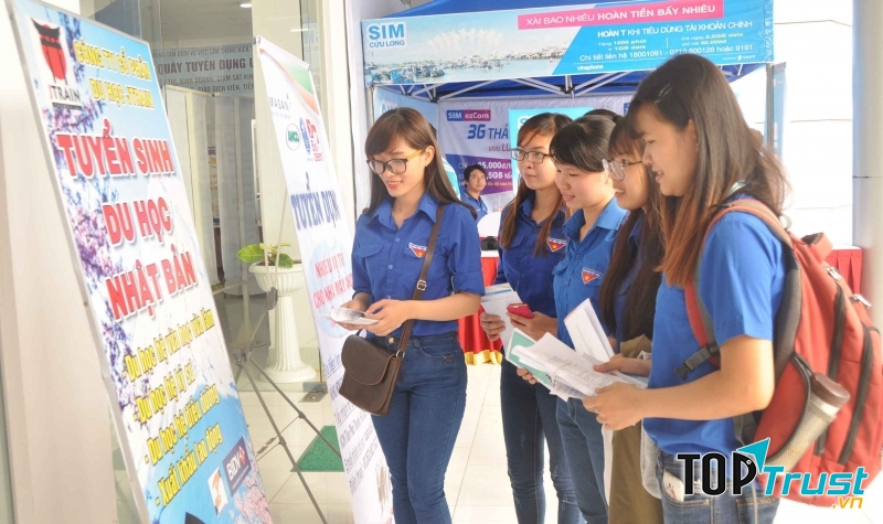 Hàng ngàn bạn trẻ tham gia Ngày hội việc làm thanh niên thành phố Cần Thơ, lần 2 năm 2016