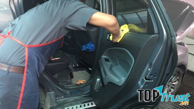 Trung tâm dịch vụ xe hơi Hoàng Dân