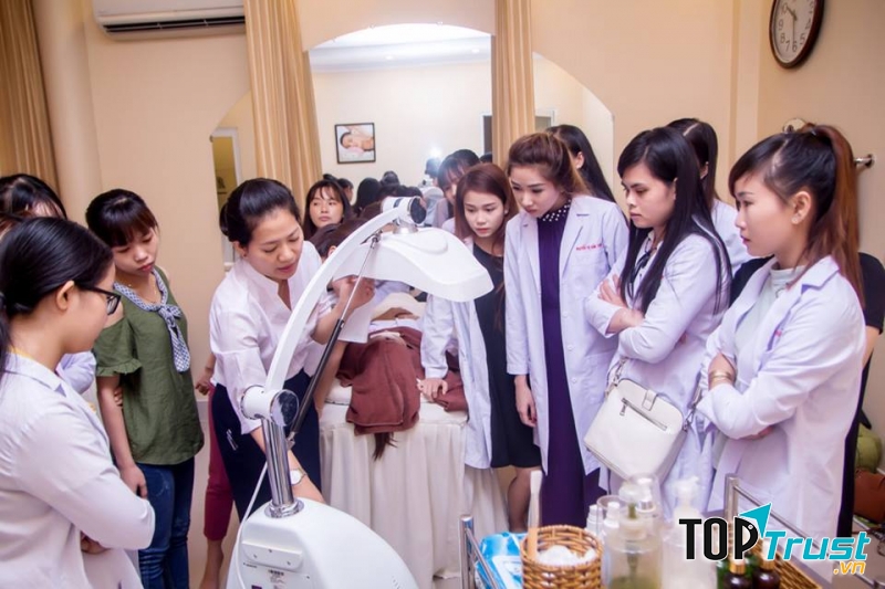 Trung tâm giáo dục nghề nghiệp thẩm mỹ FOB