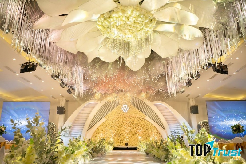 Không gian tiệc cưới sang trọng.