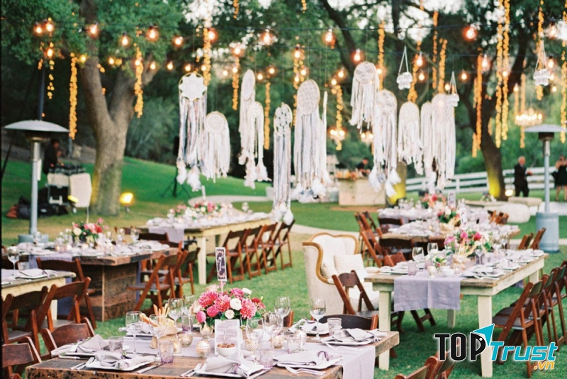Tiệc cưới ngoài trời tại Trung tâm hội nghị tiệc cưới Metropole