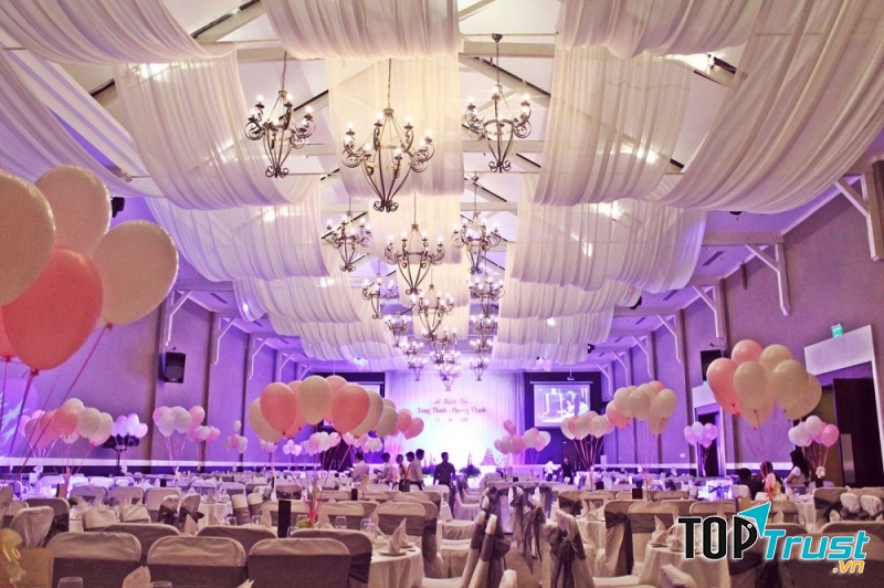 Trung tâm Hội nghị Tiệc cưới Riverside Palace được biết đến như một hệ thống các nhà hàng cao cấp, khách sạn 5 sao
