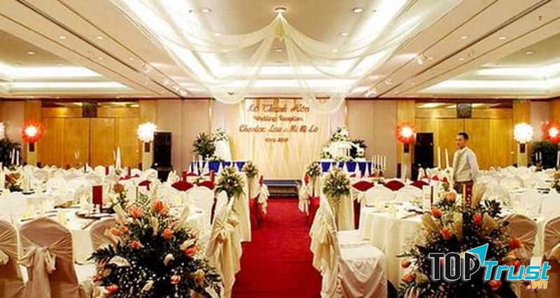 Tiệc cưới ở Sài Gòn phố Palace