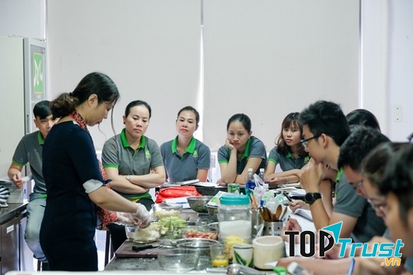 Một lớp học pha chế tại HNAAu Đà Nẵng