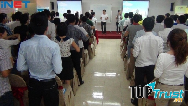 Lớp học sôi nổi tại trung tâm INET