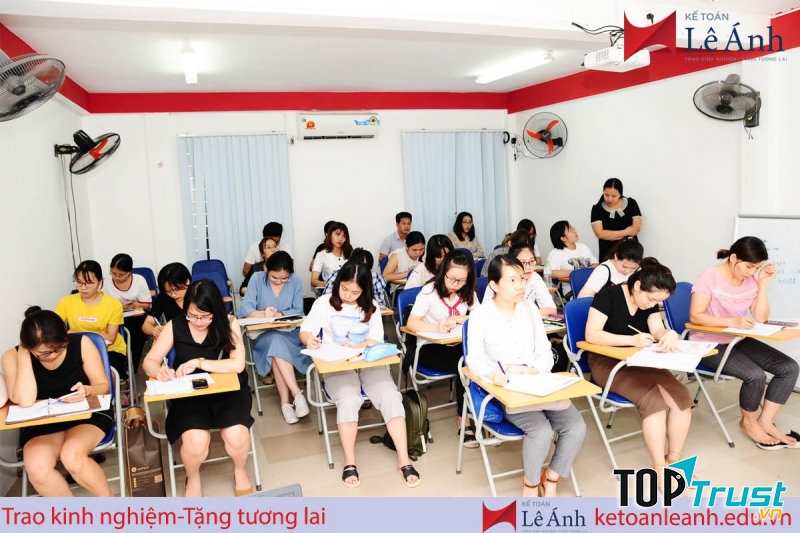Trung tâm kế toán- xuất nhập khẩu Lê Ánh