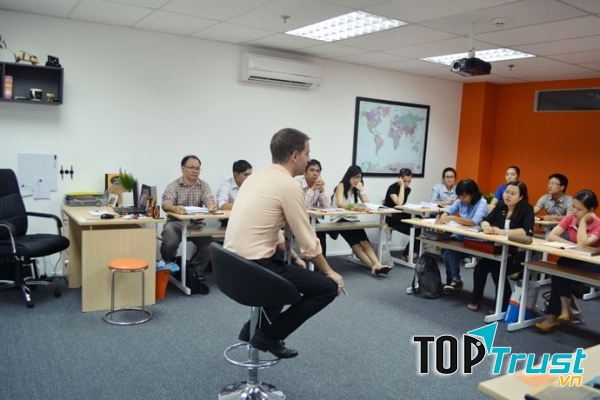 Một lớp học luyện IELTS của trung tâm KTDC