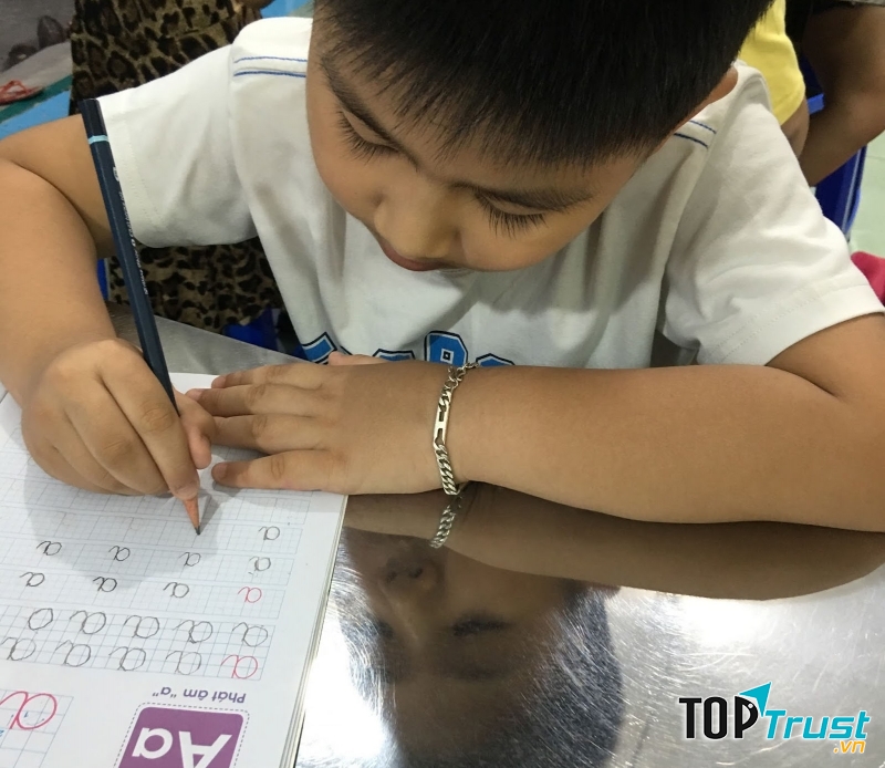Trung tâm luôn mở những lớp kỹ năng để đào tạo phương pháp luyện chữ tốt hơn cho giáo viên, để đưa vào áp dụng giảng dạy cho các em học sinh