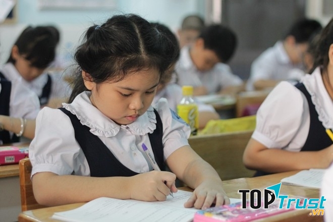 Ngoài những lớp luyện viết chữ đẹp tại trung tâm, còn có nhiều khoá học dạy riêng tại nhà