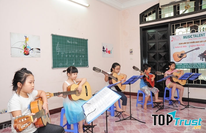 Đội ngũ giáo viên giảng dạy tại Trung tâm là các nghệ sỹ tên tuổi