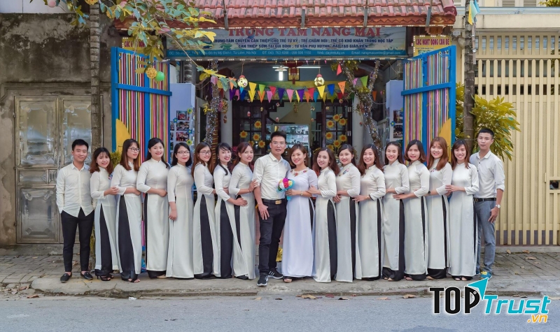 Đội ngũ thầy cô trung tâm Nắng Mai - Mỹ Đình