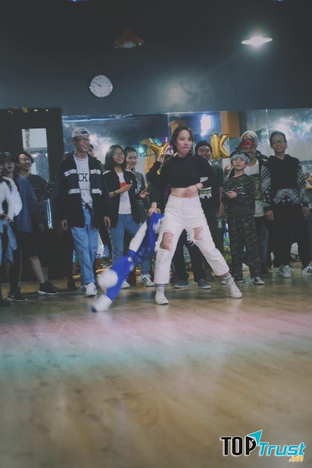 Trung Tâm New York Style Crew không quá ồn ào trong giới trẻ nhưng có lẽ ai đã đam mê Hip Hop đều sẽ biết đến