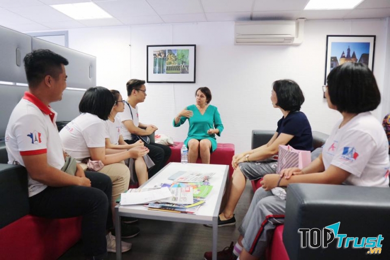 Giao lưu với giáo viên nước ngoài