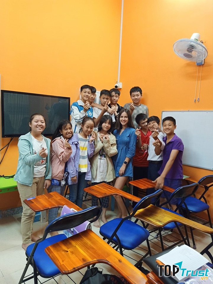 Trung tâm ngoại ngữ Hello English! Hello World!