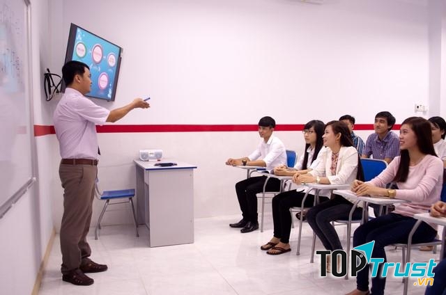 Lớp học tại trung tâm New Window