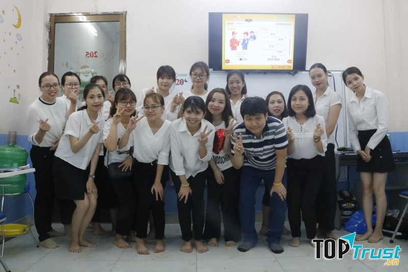 Các bạn học viên tại Trung Tâm Ngoại Ngữ Quốc tế Broad Way