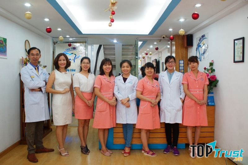 Đội Ngũ Bác Sĩ Và Nhân Viên Nha Khoa Tân Định