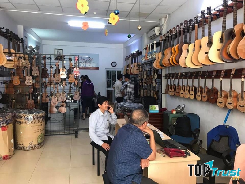 Trung tâm nhạc cụ Tiến Đạt