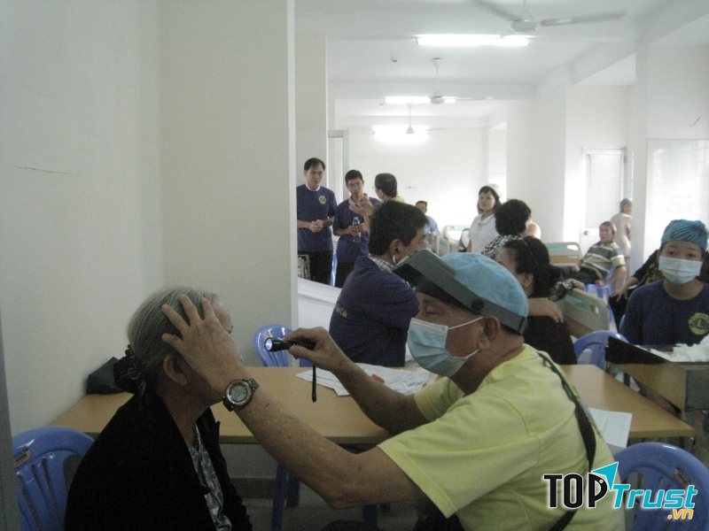 Trung tâm Medic Optic còn là đơn vị tiên phong tại Việt Nam khi đã áp dụng kỹ thuật mổ Lasek