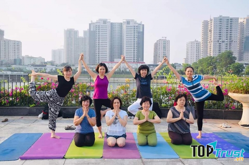 Trung tâm Siva Yoga với nhiều thành viên