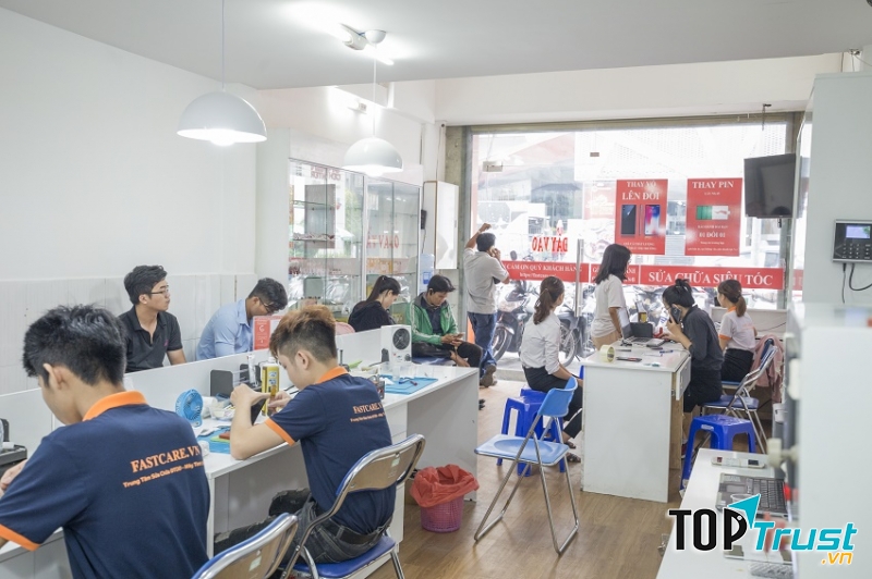 Trung tâm sửa chữa thay màn hình điện thoại FASTCARE Thủ Đức