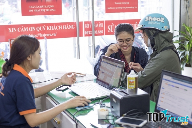 Trung tâm sửa chữa thay màn hình điện thoại FASTCARE Thủ Đức