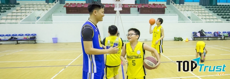 Học sinh vui vẻ trong giờ học