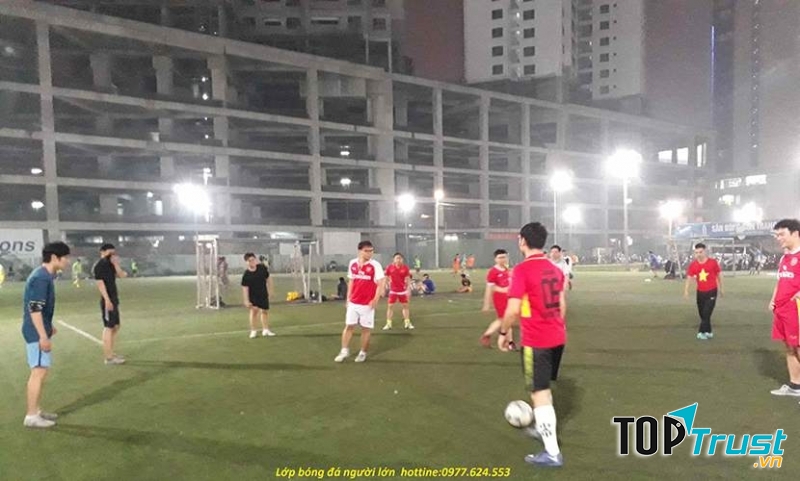 Lớp bóng đá người lớn