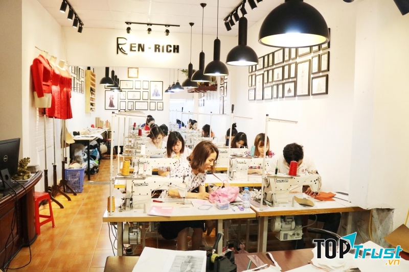 Với phương châm đào tạo là học đến đâu thực hành ngay đến đấy