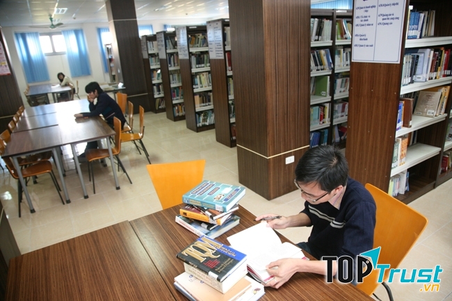 Bên trong thư viện trường Đại học Khoa học Xã hội và Nhân văn - Đại học Quốc gia Hà Nội