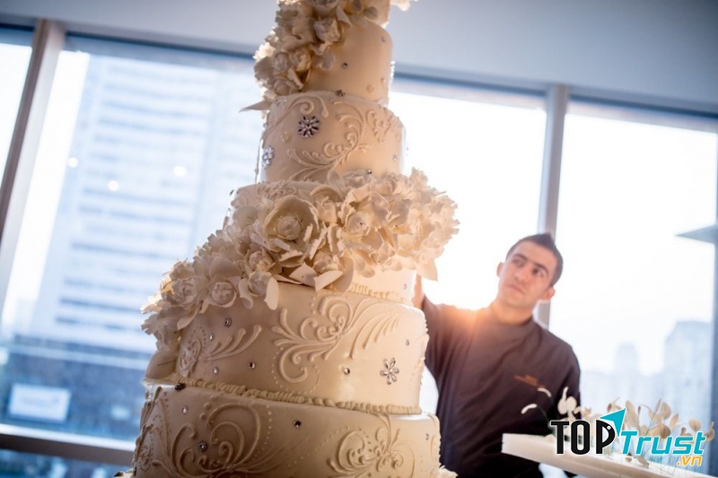 Tận hưởng không gian tiệc cưới từ rên cao.