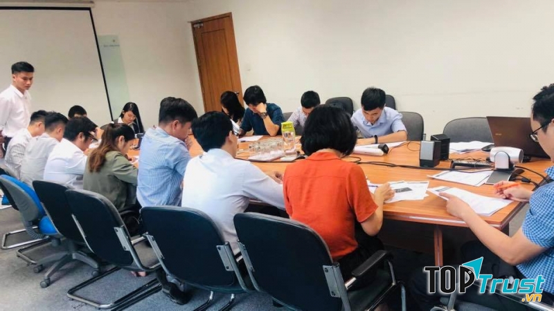 Trung tâm tiếng anh Jaxtina luôn tận tâm chỉ bảo học viên