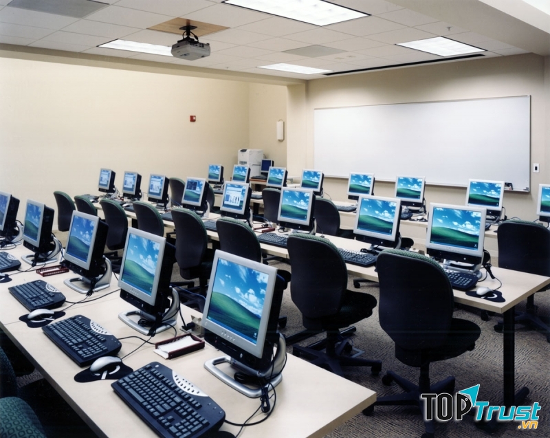 Trung tâm tin học ngoại ngữ trường công nghiệp Huế