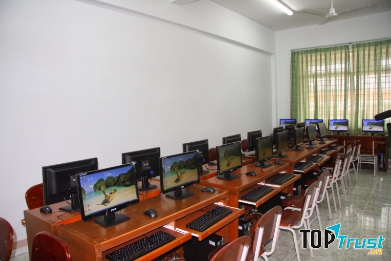 Trung tâm Tin Học Thành Thái luôn chú trọng đầu tư trang thiết bị và cơ sở hạ tầng