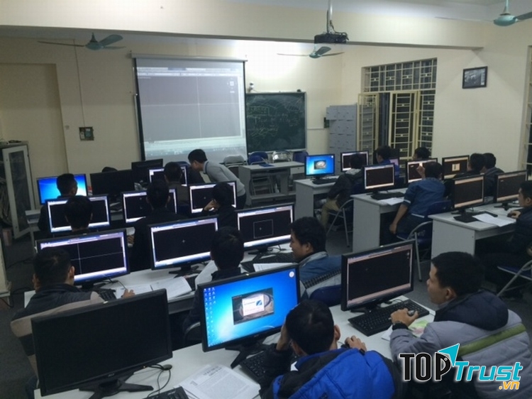 Tri thức Việt với trang thiết bị hiện đại giúp học viên được học tập thuận lợi nhất.