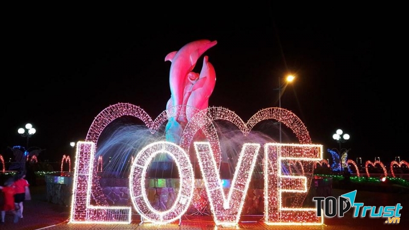 Lễ hội ánh sáng được tổ chức tại Trung tâm văn hóa Kinh Bắc