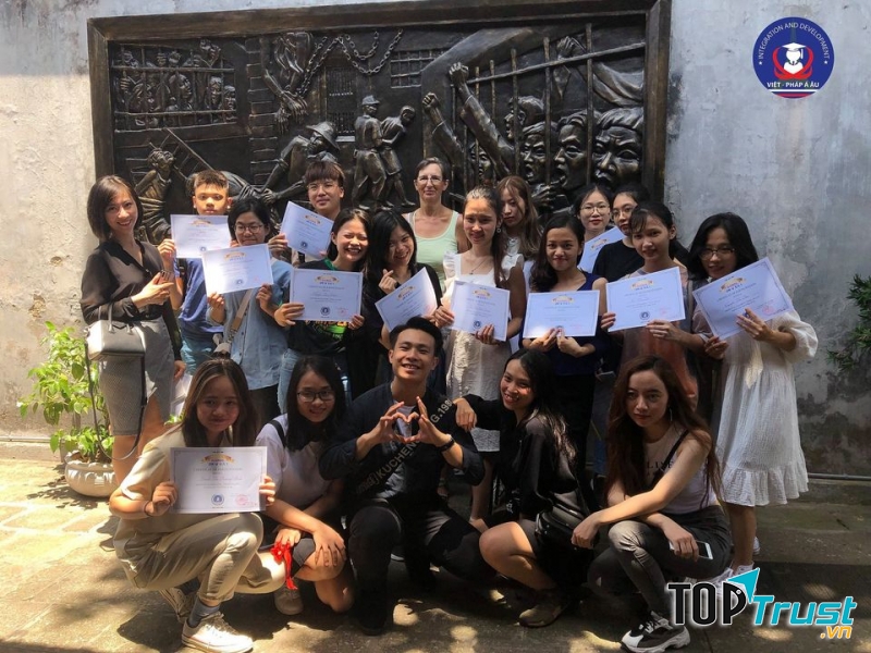 Trung tâm Việt Pháp Á Âu