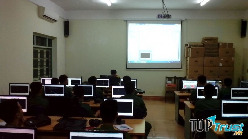 Ngoài phương pháp đào tạo chất lượng, Trung tâm VNK hỗ trợ việc làm cho các học viên sau khi kết thúc khóa học.
