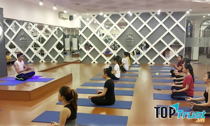 Trung tâm yoga Rạng đông có phòng tập rộng rãi, thoang mát, trang thiết bị đầy đủ và đa dạng