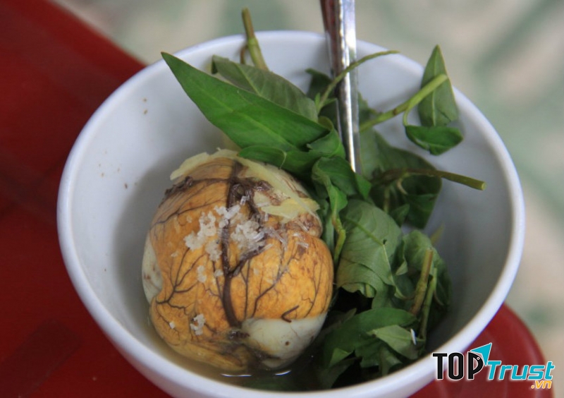 Trứng vịt lộn