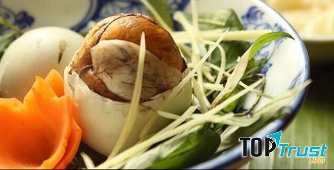 Trứng vịt lộn – 8.000đ/quả