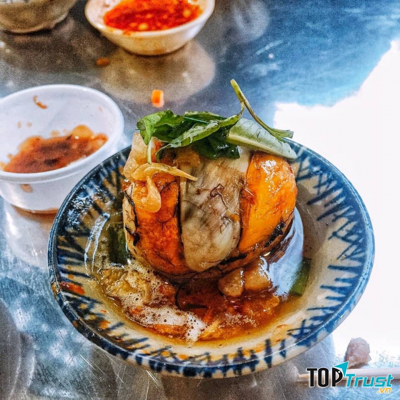 Trứng vịt lộn, cút lộn chợ đêm