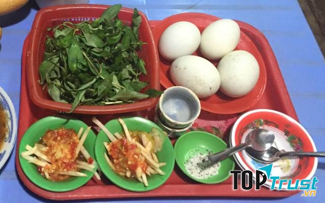 Trứng vịt lộn, cút lộn chợ đêm