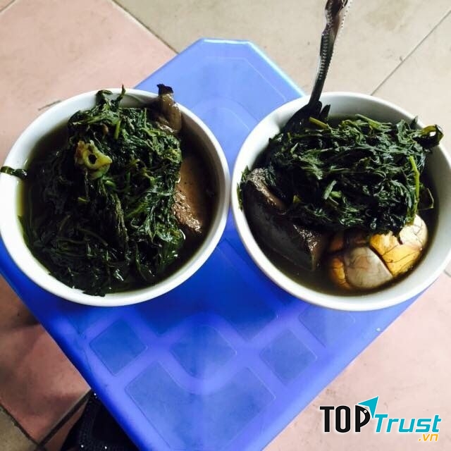 Trứng vịt lộn ngải cứu và tiết - Hồng Hà