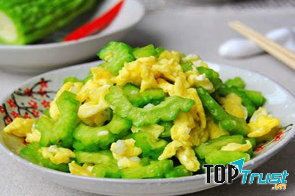 Trứng xào mướp đắng
