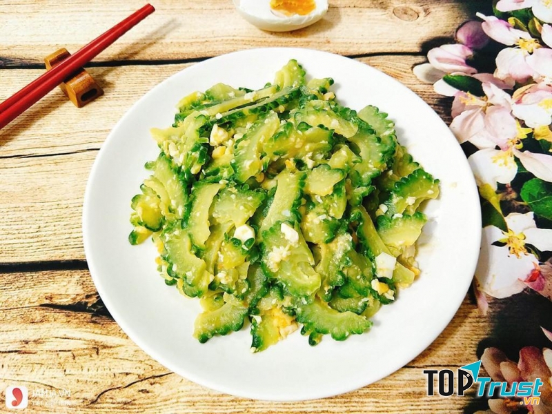 Trứng xào mướp đắng