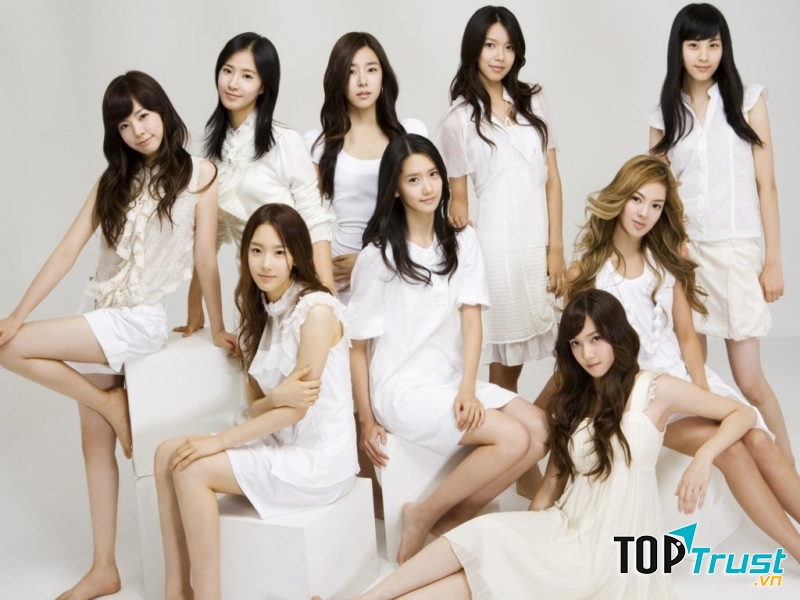 Trước khi ra mắt nhóm có tên là Super Girls